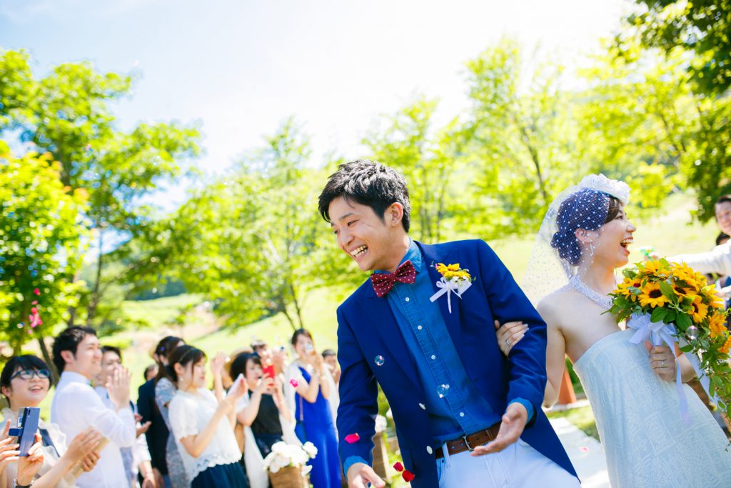 スキー場のゲレンデとロッジでカジュアルなガーデン挙式 札幌でオリジナル結婚式 コンセプトウエディングはアースウエディング Aswedding